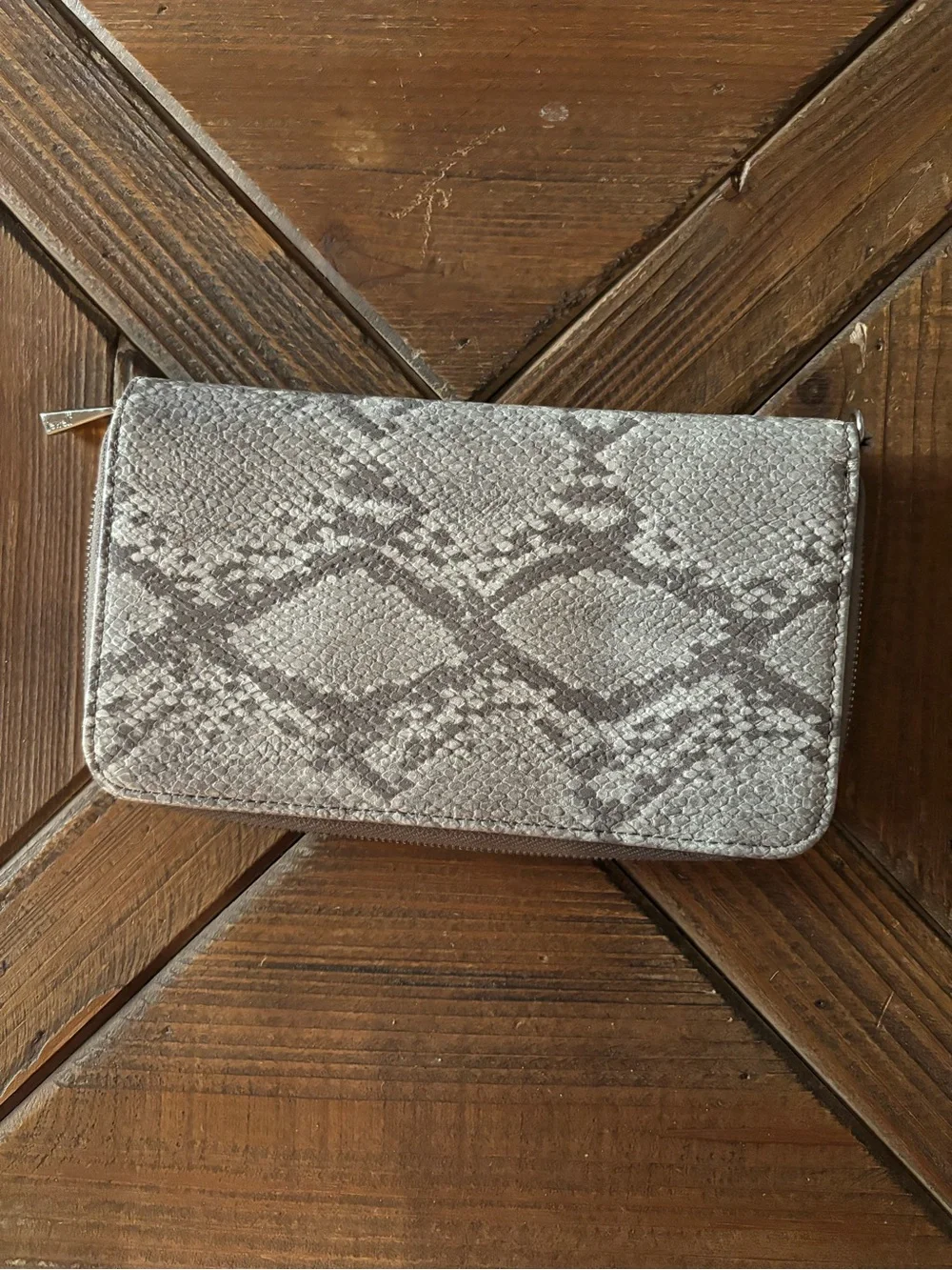 thirty-one textured snakeskin